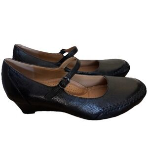 NWOB Mona Flying Women's Black Leather Shoes 11 Wedge Timeless classic Night Out